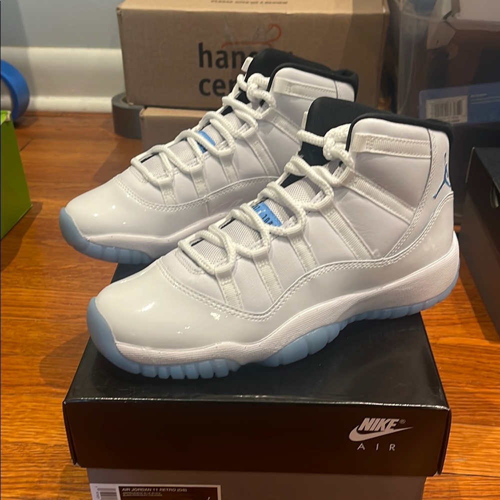 Air Jordan 11 legend blue